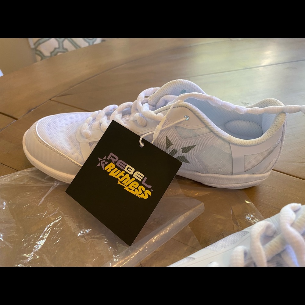 NWT Rebel Ruthless indoor competition cheer shoes